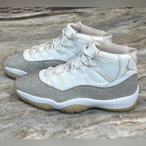 Women’s AIR JORDAN 11 Retro White Metallic silver glitter sneakers- Size 8 - Picture 8 of 9